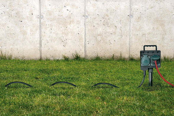 Brennenstuhl Garten-Steckdose / Außensteckdose 4-fach mit Erdspieß (witterungsbeständiger Kunststoff, Steckdose für außen mit wasserfestem Gehäuse, 10m Kabel) schwarz