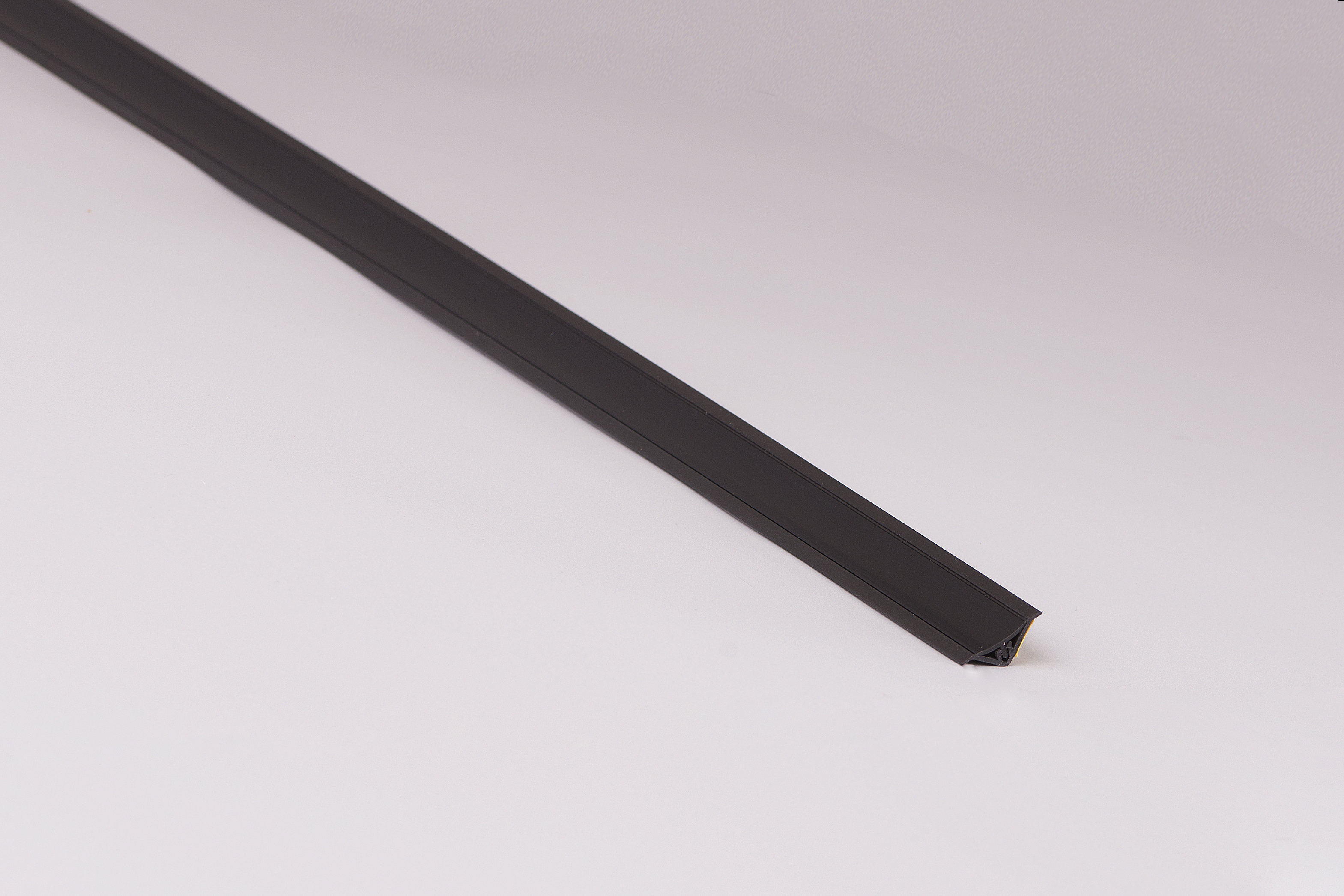 PRIMO Multileiste Schwarz 2,6 m, 14 × 14 mm